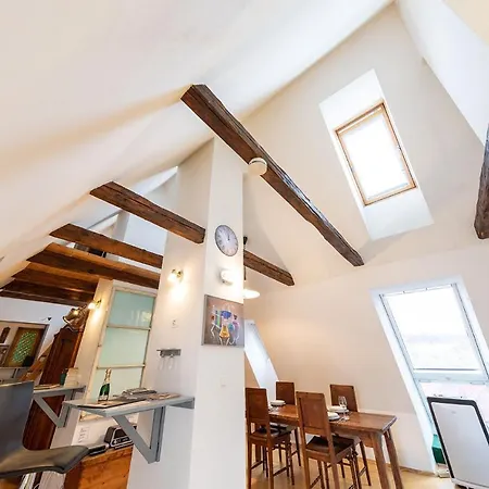 Pharmacy-loft Apartmán Štýrský Hradec